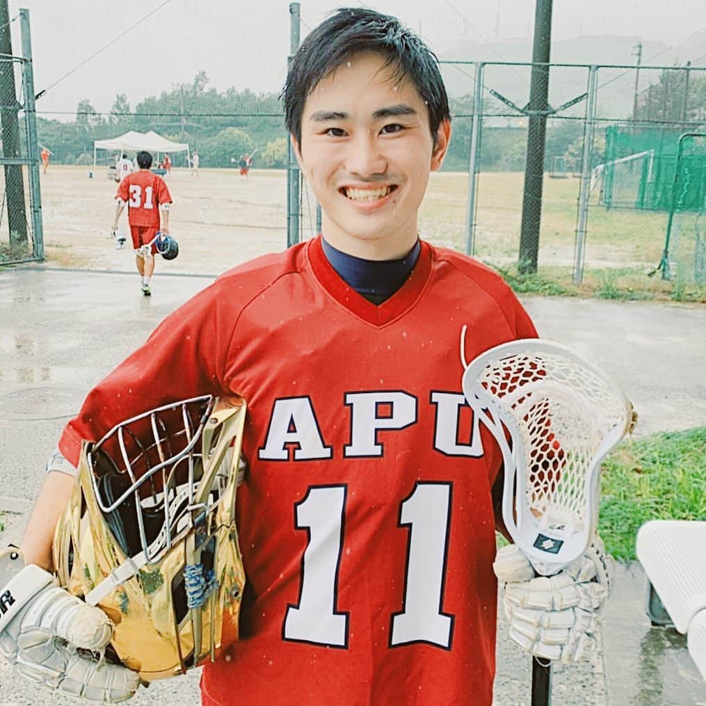 のインスタグラム：「🥍 久しぶりにプレー！ . . . 大分に唯一ある男子ラクロス部 立命館アジア太平洋大学 @apu_lax  のOB戦に混ぜていただきました！ . たまに練習にも参加していましたが 本格的な試合は約1年ぶり…💨 . 「よくこんなスポーツやってたな…」 ラクロスは運動量が激しいスポーツ なので、息も絶え絶えに…笑 . . でも試合は楽しい！😆 久しぶりに良いプレーもできて 素敵な日曜日の午後になりました！ （わかる人にはわかる…かな…？） . @apu_lax のみなさん、 ありがとうございました！🥍 . . . #大分 #大分放送 #アナウンサー #ラクロス #男子ラクロス #faceoff #lacrosse #apu #apulax #立命館アジア太平洋大学」