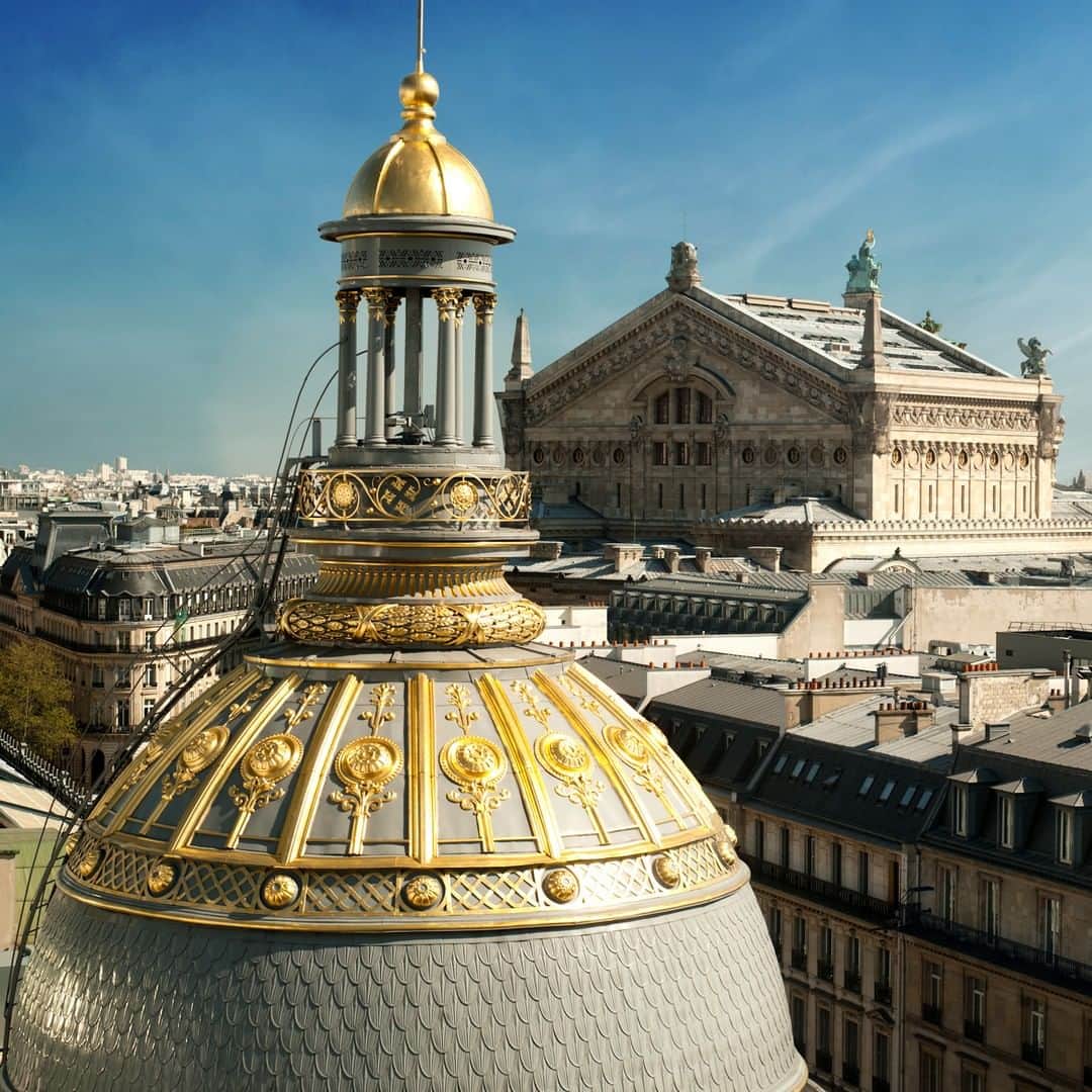 エールフランスのインスタグラム：「Standing on the top of Opéra Garnier’s, as a stage to gaze at Paris' many beauties. Sur le toit de l'Opéra Garnier, comme une estrade pour contempler les beautés de Paris.  #AirFrance #Franceisintheair」