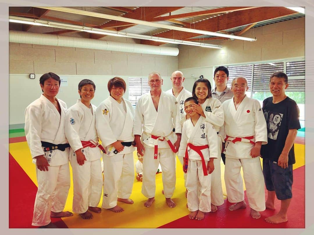 杉本美香さんのインスタグラム写真 - (杉本美香Instagram)「・ France Quimper Training Camp🇫🇷 ・ 筑波大学の大先輩である佐々木光先生が開催されている合宿に講師として参加させていただきました🥋 ・ 佐々木光先生、フランス人で毎年合宿に講師として参加されてるヤニックさんと私の3人で講習会で技術指導をさせてもらいました。 ・ フランス語がベラベラの菊地英之さんにも通訳と受けで助けていただき、講習会は成功したと思います🤩 ・ 光先生の考え方、人柄に尊敬、そして人間性に惹かれました🥰 ・ フランス🇫🇷ベルギー🇧🇪ドイツ🇩🇪から参加してくれてました。 ・ 子供から大人まで全力で柔道に取り組んでる姿を見て、たくさんのことを学び、思い出させてもらった‼️ ・ ダルそうにする人、柔道衣に着替えない人、腕組んで偉そうにしてる指導者・大人は1人もいなかった‼️ ・ 何よりも全力で純粋に楽しんでいる姿が印象的❣️ ・ おおらかで、陽気で、良かった所をきちんと言葉にして伝えてくれるところ、人が喜ぶ事を考えてくれるところ、他人の悪いところを探す人はいなかった。 忘れない❗️忘れたくない‼️ ・ 本当に意味のある時間でした🌻 ・ 出逢いに感謝❣️ 心の充電完了❣️ ・ #フランス🇫🇷 #ブレスト #カンペール #トレーニングキャンプ #講師 #佐々木光 先輩 #ヤニック さん #菊地英之 さん #出逢いに感謝 #浄化完了 #笑顔 #smile😊」7月18日 22時10分 - mika__sugimoto