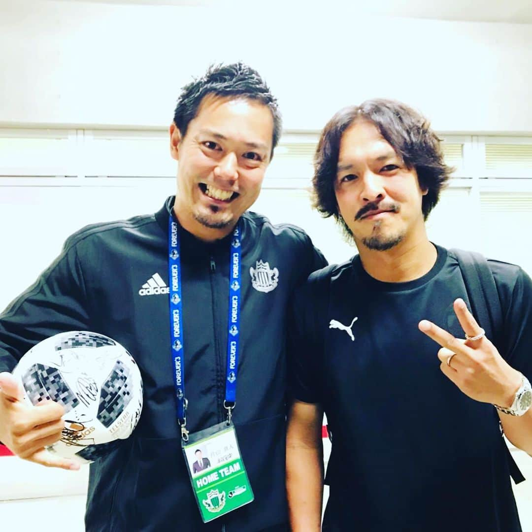 片山真人さんのインスタグラム写真 - (片山真人Instagram)「【ガチャスタグラム 共闘編】  可愛い後輩が新たな挑戦へ⚽️ 馬場賢治はまだまだ輝くわ✨ 俺も大好きなクラブで暴れたれ👍  #決断 #移籍 #新たな挑戦へ #最大の覚悟と責任を持って #めっちゃ応援してるぞ #まだまだ輝け #可愛い後輩よ #FC岐阜 #古巣 #近畿大学 10番 #馬場賢治 #片山真人 #gacha #ガチャ #11番 #岐阜の皆さんよろしく #同じ緑の戦士 #松本山雅FC #yamaga #onesoul #仲間 #サッカー人 #岐阜時代の証拠写真 #頑張れ」7月18日 22時03分 - gachastagram.11