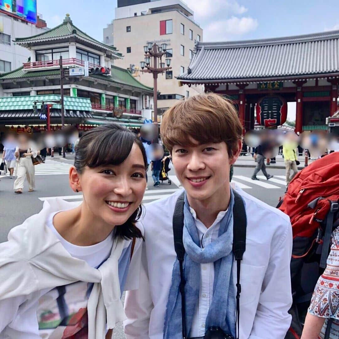 日本テレビ「偽装不倫」さんのインスタグラム写真 - (日本テレビ「偽装不倫」Instagram)「💍第2話のオフショット💍‬﻿ ドラマの中では外国人観光客を相手にガイドをしていた鐘子(#杏)ですが、ロケの合間、杏さんと #宮沢氷魚 さんも観光客気分で記念撮影。#雷門 もバッチリ写ってます👍✨﻿ ﻿ #偽装不倫 #東村アキコ﻿ #日テレ #水ドラ﻿ #YLAB #LINEマンガ #文藝春秋﻿ ﻿ 【見逃し配信】﻿ https://www.happyon.jp/gisouhurin/?cmp=3282&utm_source=SP&utm_medium=Display&utm_term=NihonTV&utm_campaign=JP_DM_NihonTV_title&waad=N57iuZJU ﻿ (#Hulu)﻿ ﻿ https://cu.ntv.co.jp/gisouhurin_02/﻿ (日テレ無料TADA!)﻿ ﻿ 【公式HP】﻿ ntv.co.jp/gisouhurin/﻿」7月18日 22時03分 - gisou_ntv