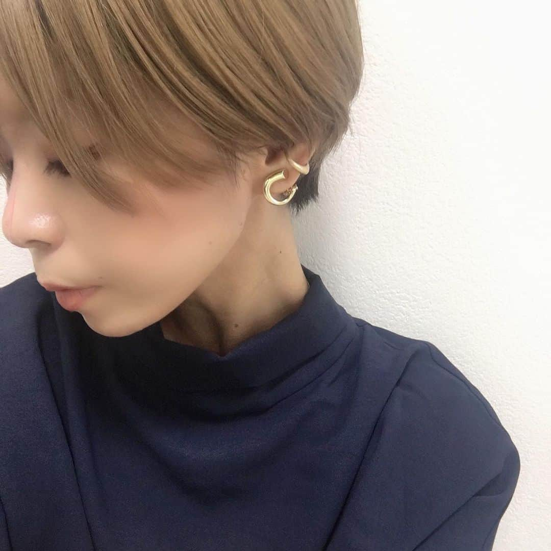 CONFIDENCE akinaさんのインスタグラム写真 - (CONFIDENCE akinaInstagram)「・ 新作です*･゜ﾟ･*:.｡..｡.:*･' 【 Nothing And Others 】 のsilver accessory入荷しました♡ トレンドに左右されることなくいつの時代も定番になるジュエリー. 自分のスタイルを強く持ちこの時代を全うに生きる. そんな女性の自信の一部となるようなアクセサリーを提案します. ・ ・ 存在感のあるsilver accessory. シンプルコーデにもパッと映えて 一気にオシャレ増し. 全てsilver925プレーティングになります. ・ ・ ・ 明日、金曜日21時販売です♡ ・ ・ ・ @cft__official のアカウント作りました♡ 販売中の商品紹介や staffコーデを載せます♡ 私とは、また違うstaffの着こなし 身長もバラバラなので 着回しコーデの参考になればと思います♡ また、予約商品専用アカウント @cft_order  cft. staffの @cft_hitomi ひとみ 161㎝ @cft_kayo かよ 149㎝ @cft_mika みか(育休中) 165 ㎝ @cft__haruna はるな 158㎝ @cft_yoshimi よしみ スタッフ個人アカウントもあるので 宜しければフォローお願いします🙇✨♡ ・ ・ ・ ご注文前に必ずABOUTをご確認下さいませ。 ご注文される全てのお客様はABOUTに同意されたものとみなします。 ABOUT確認は必須とさせて頂きます。 ・ ・ ・ 公式LINE▶︎@viu2043z (アットマークから)  アメブロ http://s.ameblo.jp/confidence1208/ ・ ・ ・ #selectshop_cft #プチプチ #プチプチファッション  #gu #ジーユー #UNIQLO #ユニクロ #ユニジョ #カジュアル #カジュアルコーデ #ファッション #コーディネート #コーデ #ザラ #ザラジョ #今日のコーデ #今日の服 #きょコ #お洒落さんと繋がりたい#おしゃれさんと繋がりたい#シルバーアクセサリー #シルバー #シルバーリング #シルバーアクセ #silver925 #silver #リング #イヤリング #ピアス #ゴールドアクセサリー」7月18日 22時03分 - akina128s