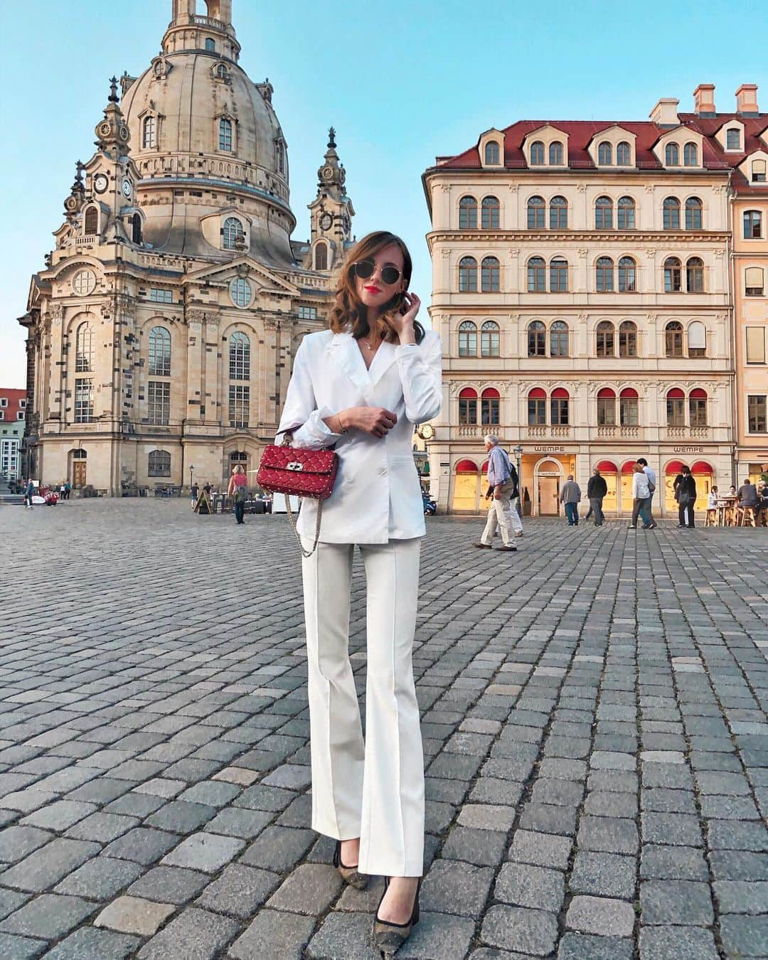 バーボラ・コディトヴァさんのインスタグラム写真 - (バーボラ・コディトヴァInstagram)「Loved playing tourist in my city thanks to @visit.dresden & @simplysaxony & @schloesserlandsachsen ❤️ We spent lovely 3 days here discovering #Dresden & surroundings. Make sure to watch the stories! #Ad  #Visitdresden #SchloesserLandSachsen #1719Reloaded #SimplySaxony」7月18日 22時06分 - fashioninmysoul