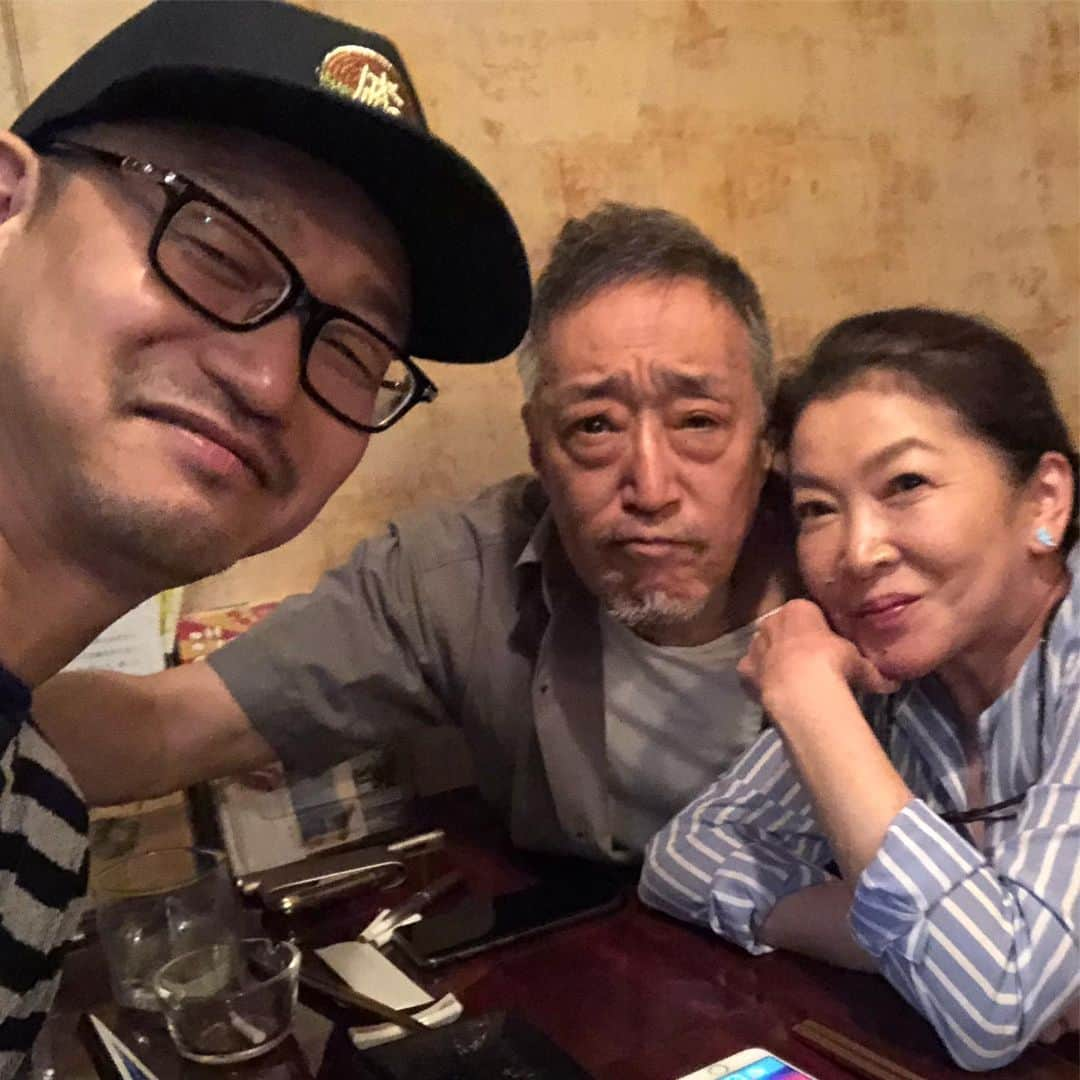 島津健太郎さんのインスタグラム写真 - (島津健太郎Instagram)「#グスーヨン #監督 がお店に来てくれたー！ #赤坂 にある#家庭料理わかな のママさんと #cm #プロデューサー の渡辺さん(写真撮ってる時、トイレに)  #ジロチョー清水の次郎長維新伝 以来#10年ぶり にお会いしたけど相変わらず#パワフル で#メッチャ楽しかった ！！ #ありがとうございました🙏 #また飲みましょう ！！ #新宿歌舞伎町 #もうこはん」7月18日 22時13分 - k_super_xtreme