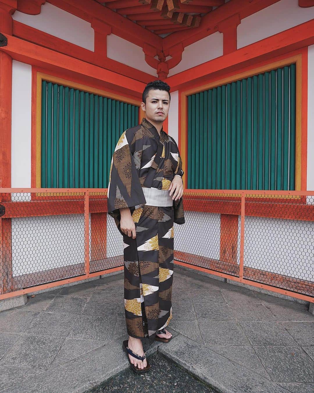Cody Higaさんのインスタグラム写真 - (Cody HigaInstagram)「Kimono love 🇯🇵浴衣だけど！ 今日京都Vlog YouTubeにアップしたのです見てね💁🏻‍♂️ . #0718 #kimono」7月18日 22時14分 - cody.1222