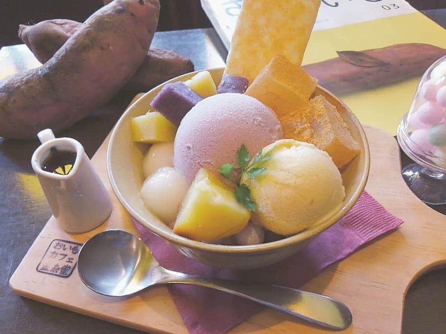 おいもカフェ金糸雀さんのインスタグラム写真 - (おいもカフェ金糸雀Instagram)「. 芋好き女子に是非おすすめの『おいも鎌倉パフェ』。 サツマイモと紫芋の二つのアイスや芋ようかんを食べ比べ出来る、映える和パフェです♪ . #おいもカフェ金糸雀 #おいもカフェ #鎌倉 #小町通り#湘南 #カフェ #和カフェ #鎌倉カフェ #小町通りカフェ  #湘南カフェ #神奈川カフェ #鎌倉スイーツ #鎌倉グルメ #鎌倉デート #鎌倉旅行 #パフェ #スイーツ #アイス #おいも #おいもパフェ #おいもスイーツ #かわいい #カフェ巡り #スイーツ巡り #芋女 #kamakura #cafe #sweets #kawaii #japan . 《おいもカフェ金糸雀》 営業時間：10:00-18:00(L.O.17:30) 定休日：水曜日 248-0006 神奈川県鎌倉市小町2-10-10 小町TIビル1F TEL：0467-22-4908」7月18日 22時18分 - oimocafekanaria