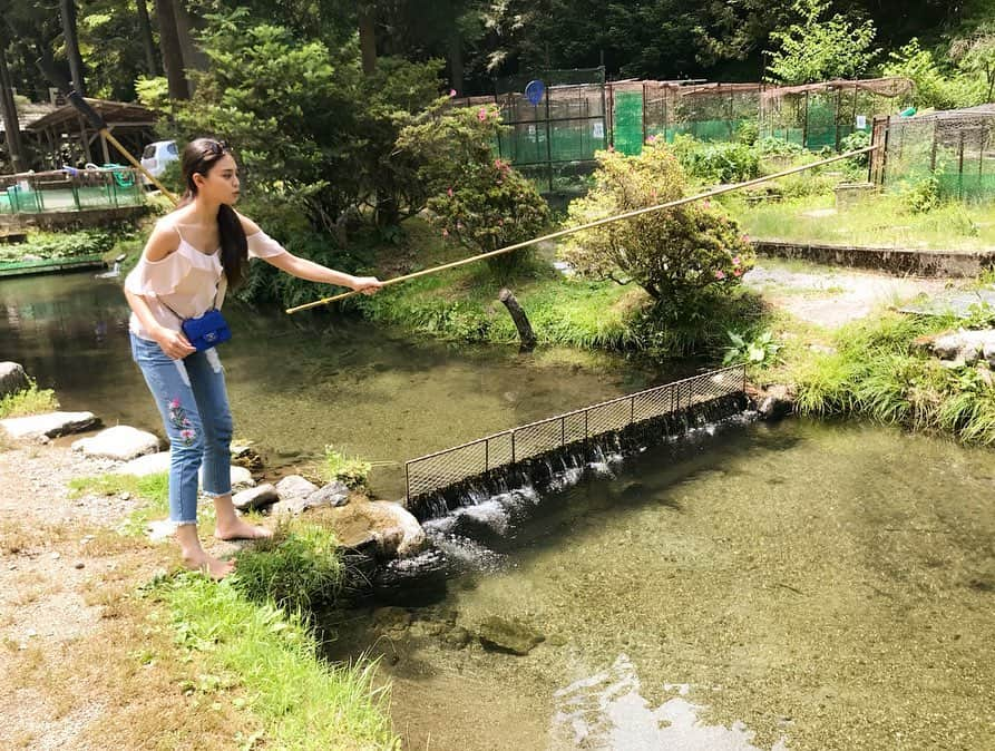 遊海 Yuumiさんのインスタグラム写真 - (遊海 YuumiInstagram)「夏休みがもう直ぐですね！ 今年の夏は何しますか？ 私はこの夏は三重県美杉に行きアマゴを釣っていただきました☀️ summer holiday is coming. Whats your summer plan ? I went to Mie Prefecture Misugi for relax a month ago. Catching river fish (amago) and had lunch in the woods ❤️🌿🇯🇵 @inaka_tourism @visitmie @misugi_resort #inaka #inakatourism #misugi #misugiresort #mie #三重県 #田舎ツーリズム #アマゴ #夏休み #夏 #自然 #山  #美杉 #visitmie #mieprefecture #nature #thankyounature #yuumitravel」7月19日 9時15分 - yuumi_kato