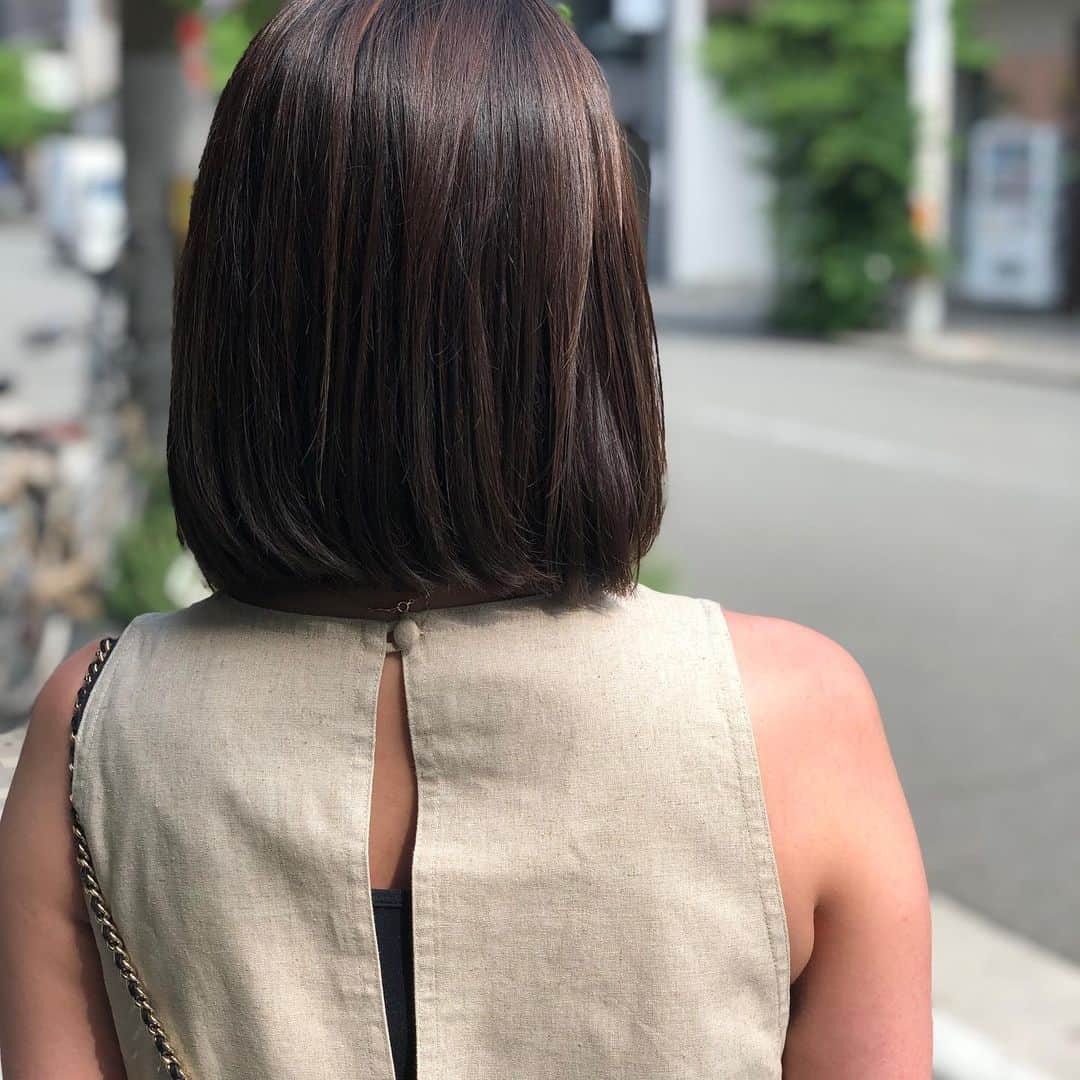 【北堀江・美容室 peaks hair】のインスタグラム：「ボブスタイル✨  定番のボブスタイルもハイライトがはいるといい感じです！  堀口  #peakshair #ピークスヘアー#堀江#北堀江#美容室##Instahair#hairstyle#Instafashion#イルミナカラー#小顔#美意識#おしゃれな人と繋がりたい#おしゃれ#お洒落#ヘアアレンジ#ヘアスタイル」