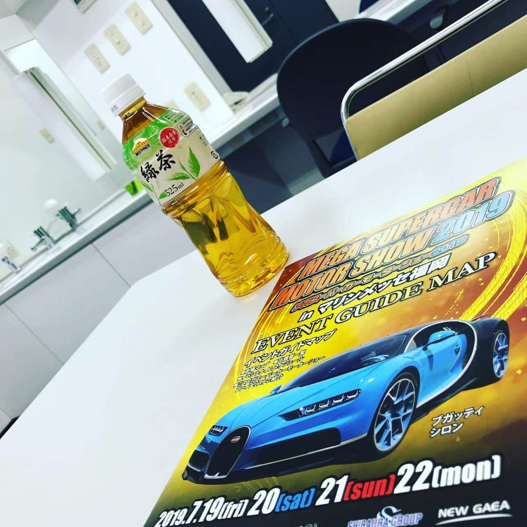 TOGGYさんのインスタグラム写真 - (TOGGYInstagram)「メガスーパーカーモーターショー2019  本日より４日間、マリンメッセ福岡で開催です！連日メインステージでMCやってますので遊びに来て下さい。  http://www.megasupercarmotorshow.com  #toggy #megasupercarshow #marinemessefukuoka #bugatti #chiron #veyron #koenigsegg #agera #paganihuayra」7月19日 7時57分 - dj_toggy