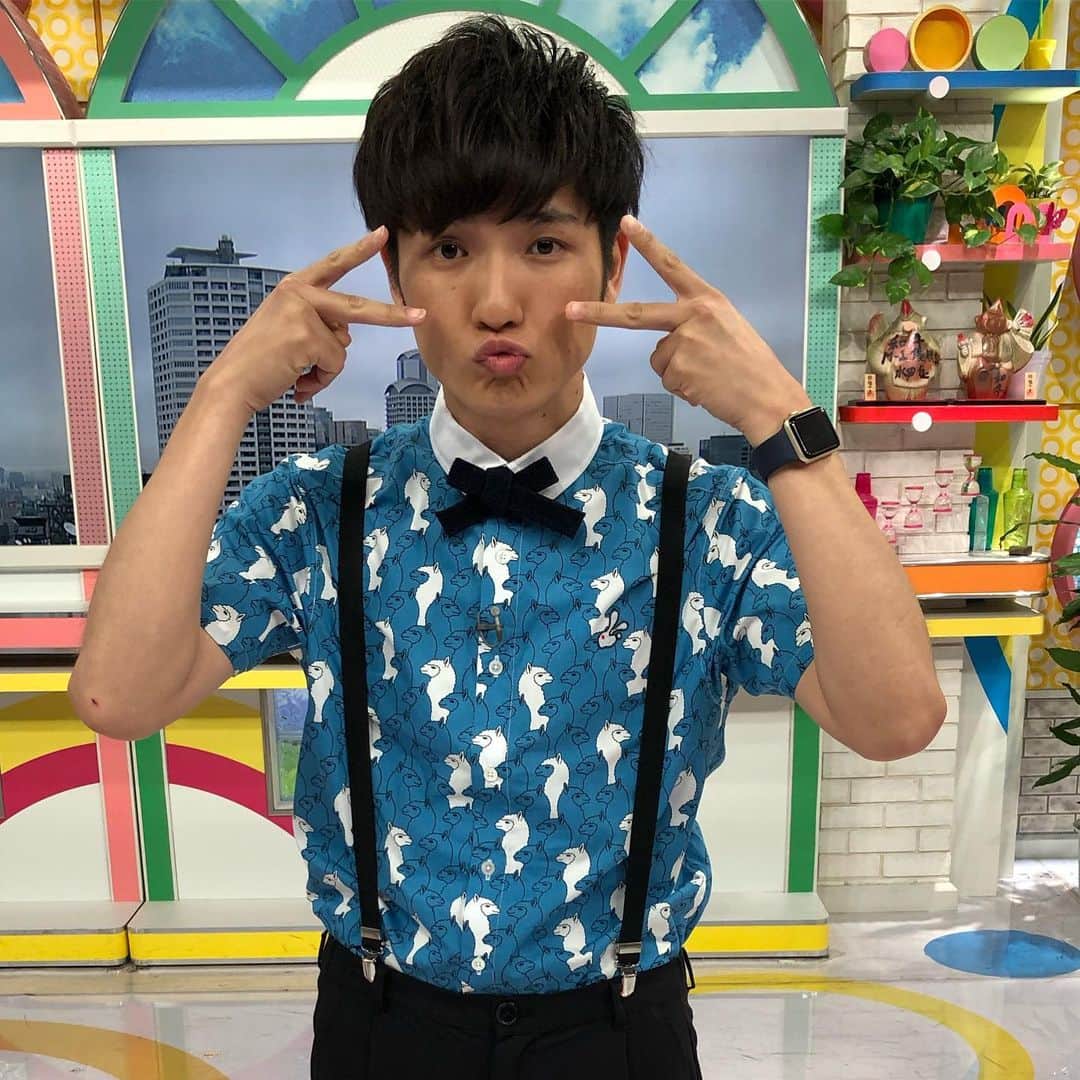 のインスタグラム：「ポーズを取って！とお願いして、パチリ！今日も洲崎くんは爽やかでした😆  #朝日放送テレビ  #おは朝  #ラニーノーズ  #洲崎貴郁  #イケメン」