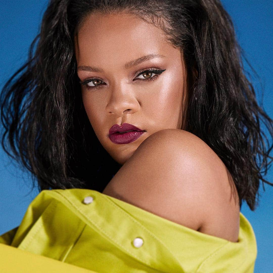 リアーナさんのインスタグラム写真 - (リアーナInstagram)「When I launched @fentybeauty in 2017, it was important to me to make sure it was available globally so everyone had access to it. And now we are continuing to expand our Fenty Beauty family to Hong Kong, Macau, Seoul and Jeju in September! We will be available in Hong Kong & Macau at T Galleria by @dfsofficial, @sephorahk, @harveynicholshk, @beautybazaarhk, and @beautyavenuehk. In Seoul, you can find us in Duty Free locations at @lottedutyfree, @shinsegaedutyfree, and in Jeju at the @shilladfs_en」7月19日 8時58分 - badgalriri