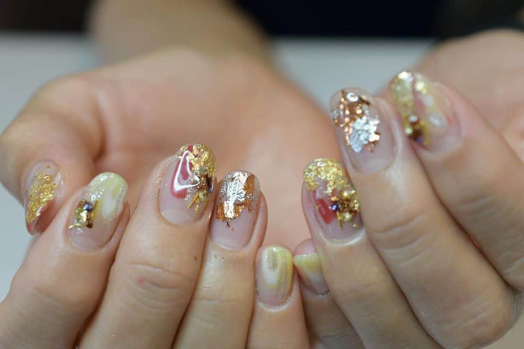 Yuka Maeda ::manicurelistのインスタグラム：「. 大阪市北区 梅田.中崎町.駅から徒歩7分🚶‍♀️ CADENAS nail eyelash  マツエクアカウント @cadenaseyelash LINE:@ cadenas 🆔検索🙋‍♀️ tel:06-4792-8617. cadenas.nail@gmail.com. . #ネイル #ジェルアート #大人かわいい #梅田ネイル #堂山町 #大人ネイル #個性派ネイル #クリアネイル #ジェルネイル #nail #notd #ニュアンスネイル #instanail #ワンカラー #春ネイル  #ネイルデザイン #ongels #美甲 #osaka  #ジェルデザイン #cadenas #指甲 #spring #Insatnails #fashion #シアーネイル #うる艷ネイル #トレンドネイル  #金箔ネイル #夏ネイル」