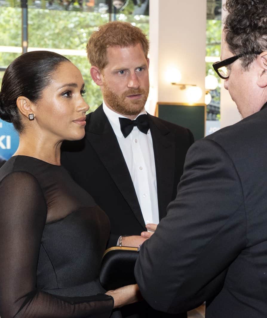 Just Jaredさんのインスタグラム写真 - (Just JaredInstagram)「The @lionking cast was given a list of royal protocol rules ahead of meeting Prince Harry and Meghan Markle at the premiere. Tap this pic in the LINK IN BIO to find out some of the specific rules... #PrinceHarry #MeghanMarkle Photo: Getty」7月19日 0時06分 - justjared