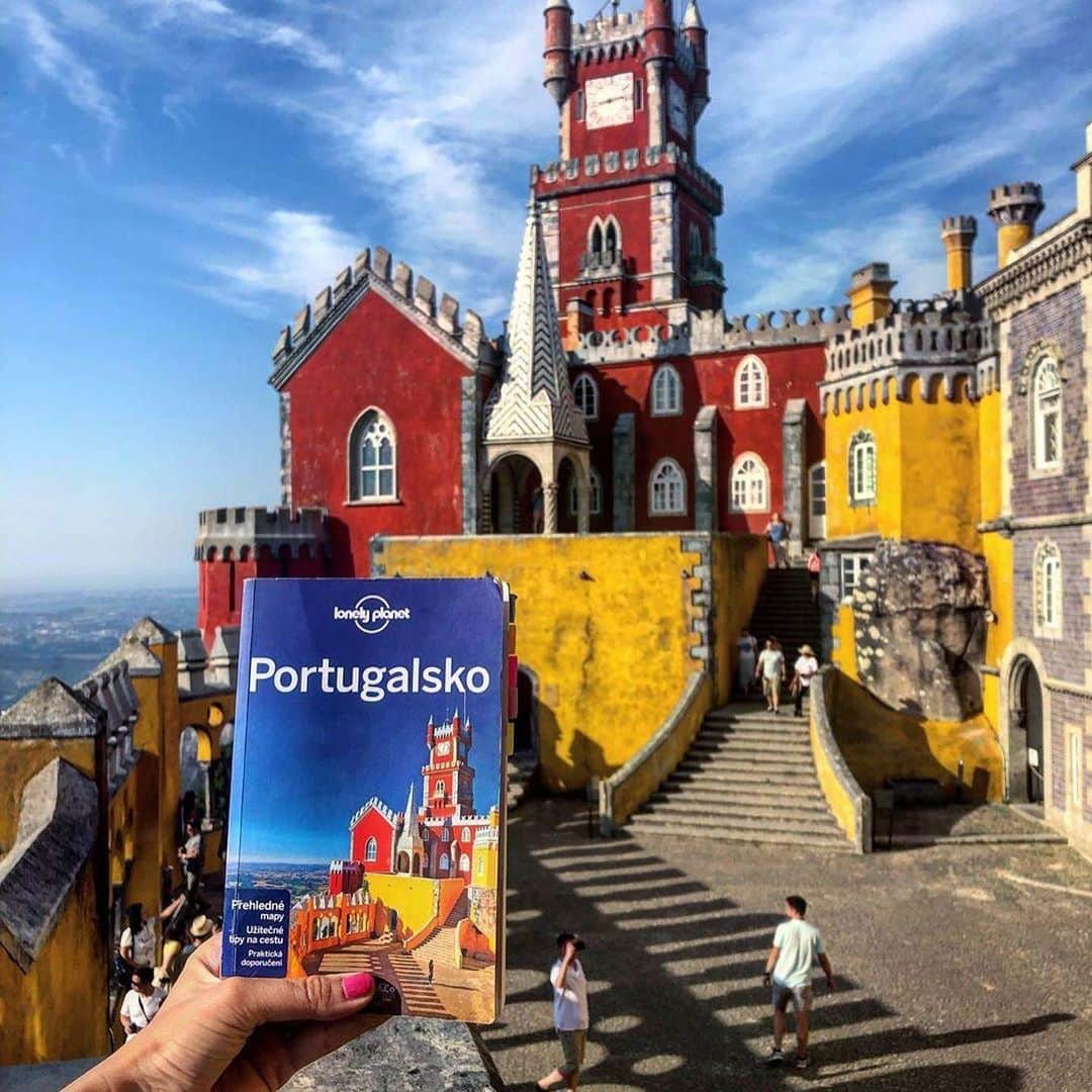 Lonely Planetさんのインスタグラム写真 - (Lonely PlanetInstagram)「This week's #mylpguide shots come from @runodk, who is using his guide to explore incredible #EasterIsland, @romissek, who has taken her book to its home in #Sintra, #Portugal and @kingdavev, who is sunning himself in #Mallorca, Love Island style! -- Every week we regram the best #mylpguide shots. Tag yours for a potential feature!」7月19日 0時07分 - lonelyplanet