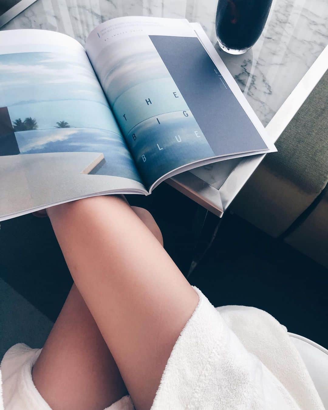 のインスタグラム：「最近いろーーーんなこと考えるの。 25歳って。なんか環境がガラッと変わり、自分を見つめ直し将来あるべき姿を想像して立ち止まるターニングポイントというか…🤔💬 . 「人生は旅のようだ。その旅に恋をしたのならば、永遠に愛すだろう」 ─Peter Hagerty  そーんなときに惹かれた言葉✏️ .  𝑳𝑶𝑽𝑬❤︎❤︎❤︎」