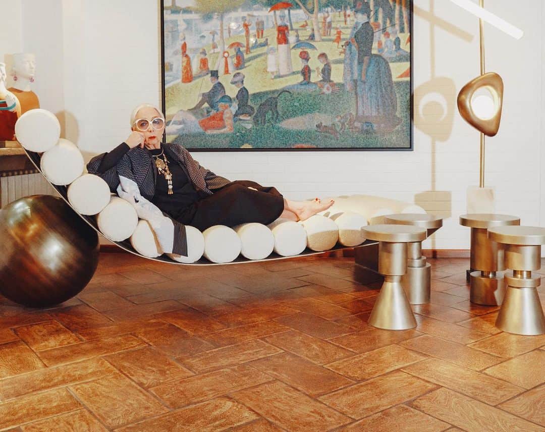 MATCHESFASHION.COMさんのインスタグラム写真 - (MATCHESFASHION.COMInstagram)「Design guru @rossana_orlandi invited #TheStyleReport into her unique gallery space in Milan to talk about personal aesthetic and working with family. Hit the link in bio to read the full interview. 📸 @trishaward」7月19日 0時26分 - matches