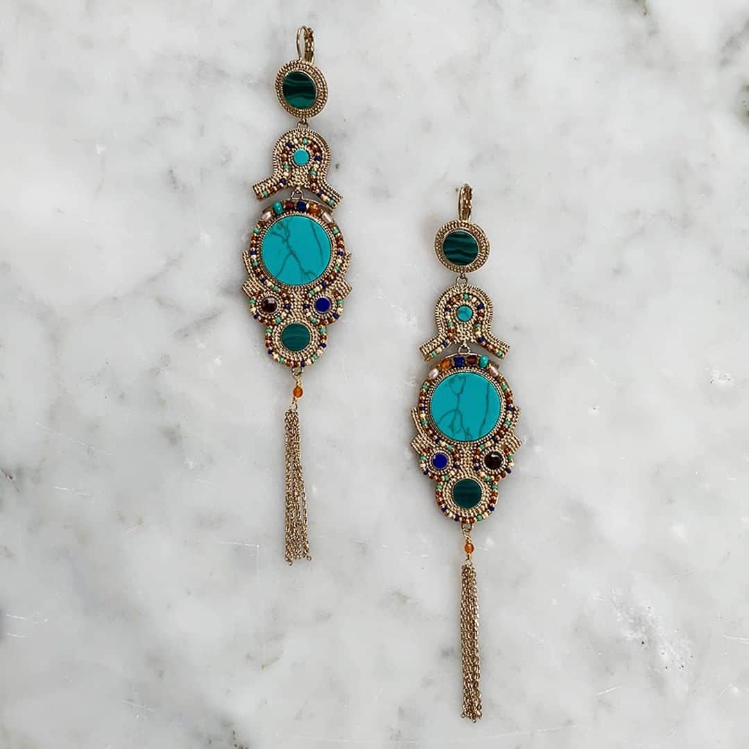 サテリットさんのインスタグラム写真 - (サテリットInstagram)「La flamboyance des couleurs des pierres de turquoise, de lapis lazuli ou de grenat donne à ces boucles d'oreilles graphiques, portées seules ou en parure, une touche ethnique intense digne du Marrakech des seventies.⠀⠀⠀⠀⠀⠀⠀⠀⠀ ⠀⠀⠀⠀⠀⠀⠀⠀⠀ #satelliteparis#bijoux#gioielli#jewelry#love#photooftheday#beautiful#fashion#bouclesdoreilles#earrings#bijouxcreateur #ideecadeau #fallwinter #newcollection」7月19日 0時30分 - satelliteparis