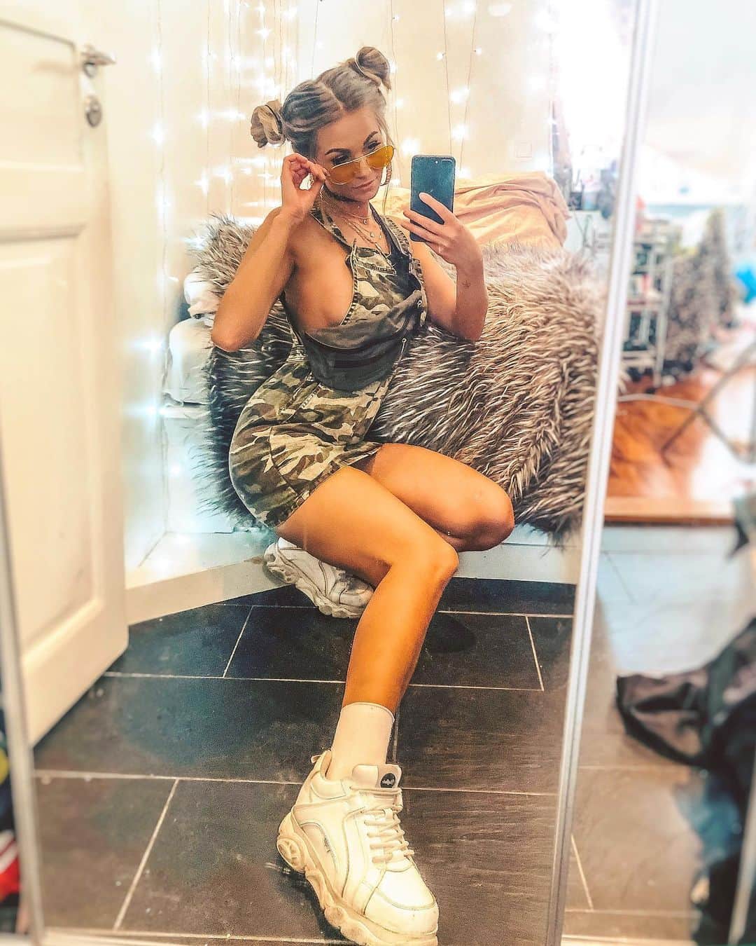 Keelaのインスタグラム：「Beskriv er sommar hittills med emojis! 😍Här är min 🥳🥂🏋🏼‍♀️🎢💃🏼」