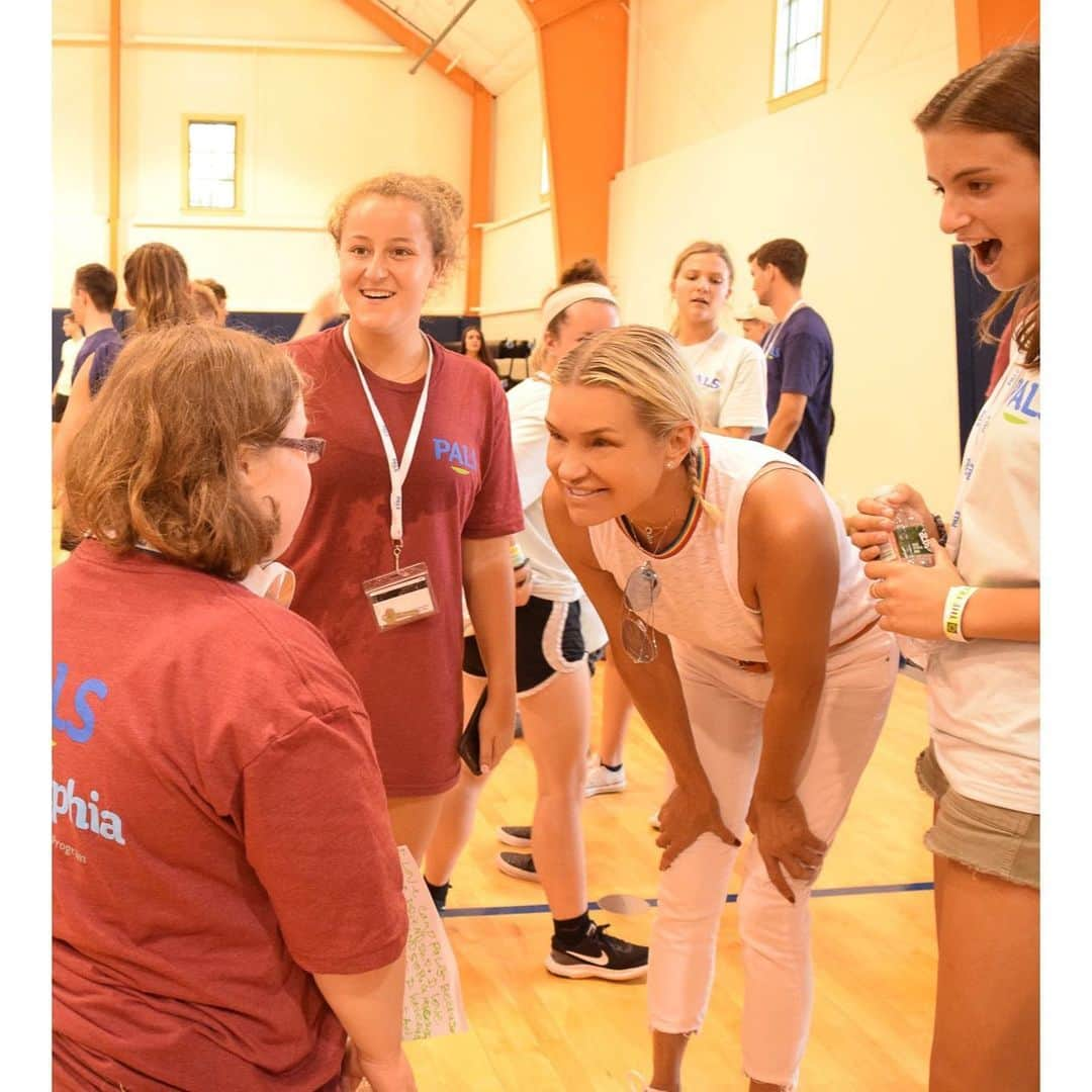 ヨランダ・ハディッドさんのインスタグラム写真 - (ヨランダ・ハディッドInstagram)「❤️ I was blessed to spend time with some remarkable young people yesterday, thanks to  @palsprograms a organization near to my heart that provides a summer camp for young adults with Down syndrome and their peers to have fun, grow as individuals and build transformative friendships. Big hug to the wonderful teens/volunteers who run this camp where a great deal of diversity, inclusion, selflessness, and love is shown!! I am inspired by the open minds, beautiful hearts, and their hard-working hands! Learn more about them and see how and where you can help.... @palsprograms #Camppals」7月19日 0時42分 - yolanda.hadid