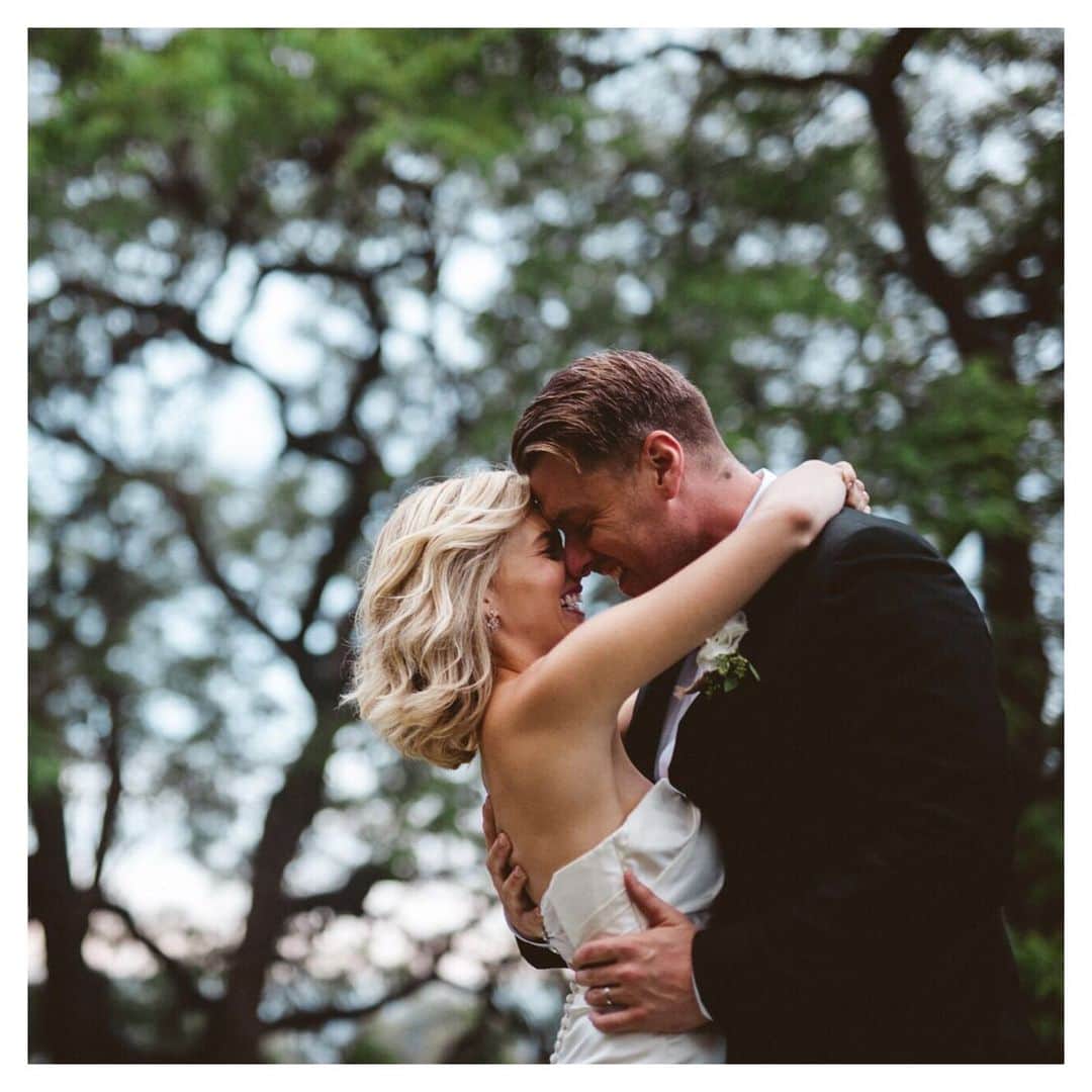 リンジー・ゴートのインスタグラム：「four years ago, we said i do. we have been saying it every day since. i love you @beaulaughlin. thanks for giving me all your years. i will make it worth it. ❤️ #gortgoeslaughlin 📸: @xxnew_heartxx」