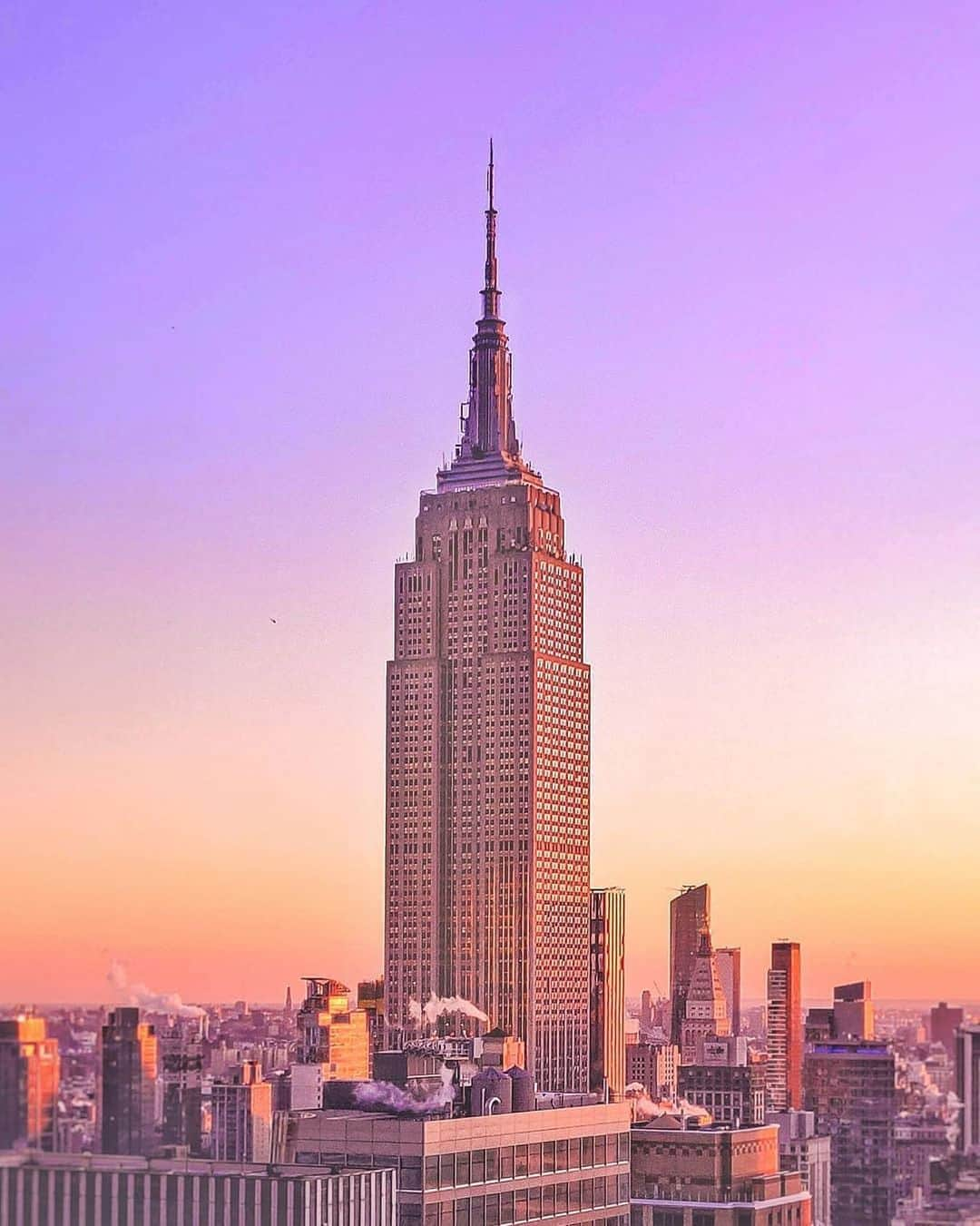 Empire State Buildingさんのインスタグラム写真 - (Empire State BuildingInstagram)「That summer mood ☀️ . 📷: @chinmaypatil18 #EmpireStateBuilding」7月19日 0時54分 - empirestatebldg