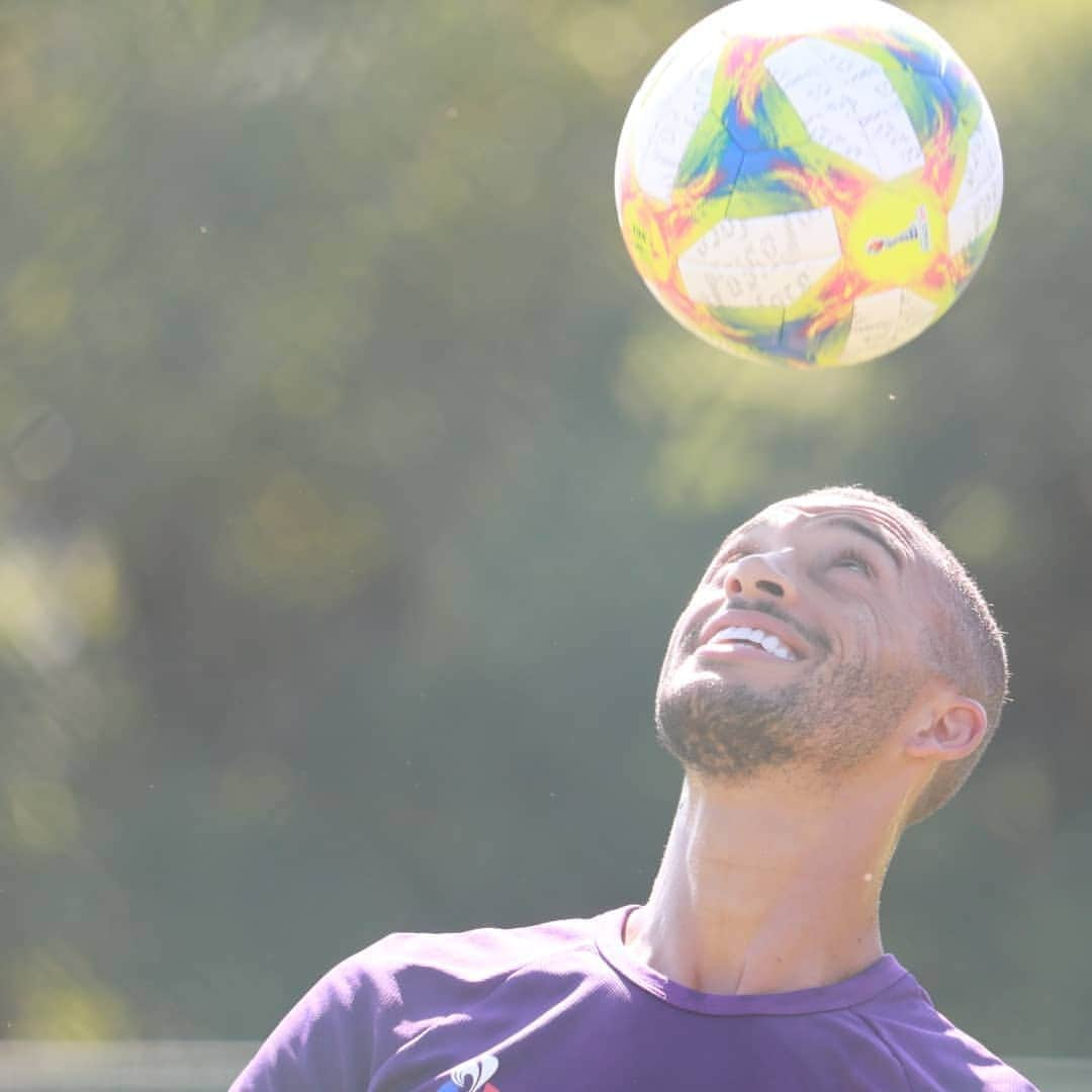 ACFフィオレンティーナさんのインスタグラム写真 - (ACFフィオレンティーナInstagram)「#Charlotte allenamento intenso per i viola. @intchampionscup  #ForzaViola」7月19日 1時08分 - acffiorentina