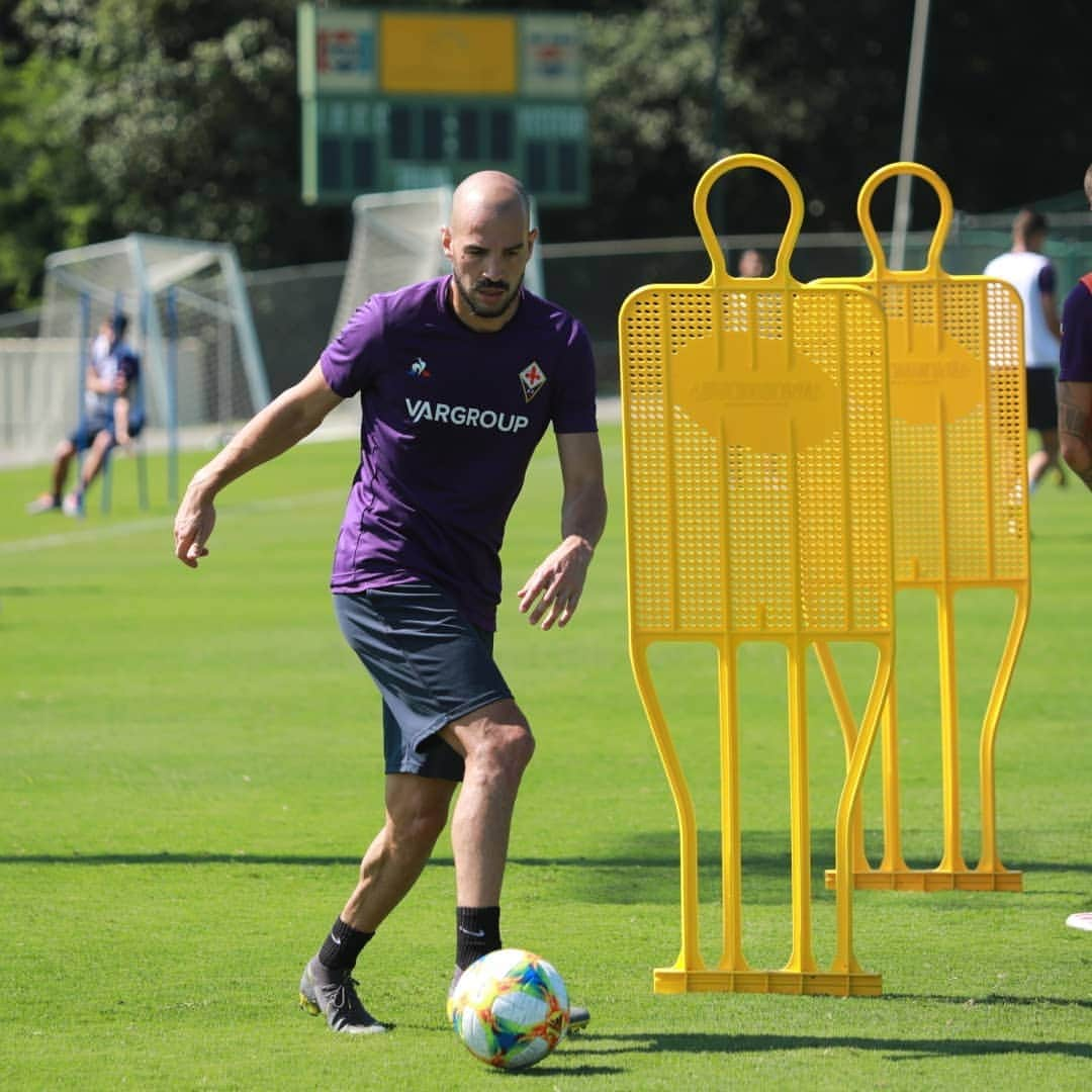 ACFフィオレンティーナさんのインスタグラム写真 - (ACFフィオレンティーナInstagram)「#Charlotte allenamento intenso per i viola. @intchampionscup  #ForzaViola」7月19日 1時08分 - acffiorentina