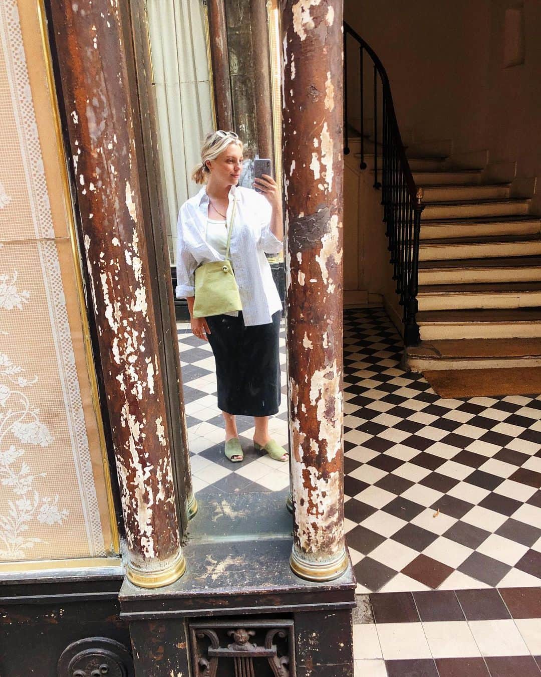 Estée Lalondeのインスタグラム：「👱🏻‍♀️wandering around Paris last weekend 🥐」