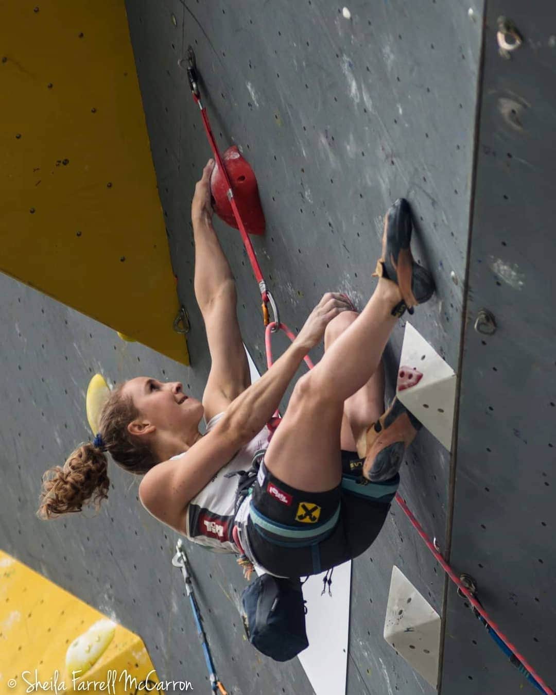 ハンナ・シューベルトのインスタグラム：「Good luck to all my friends competing at the worldcup in Briancon tomorrow 😇💪 Feels weird not to be there this year... 🤔 So please make sure to put on a great show for the livestream guys 😉 📸: @sheila_mcc」