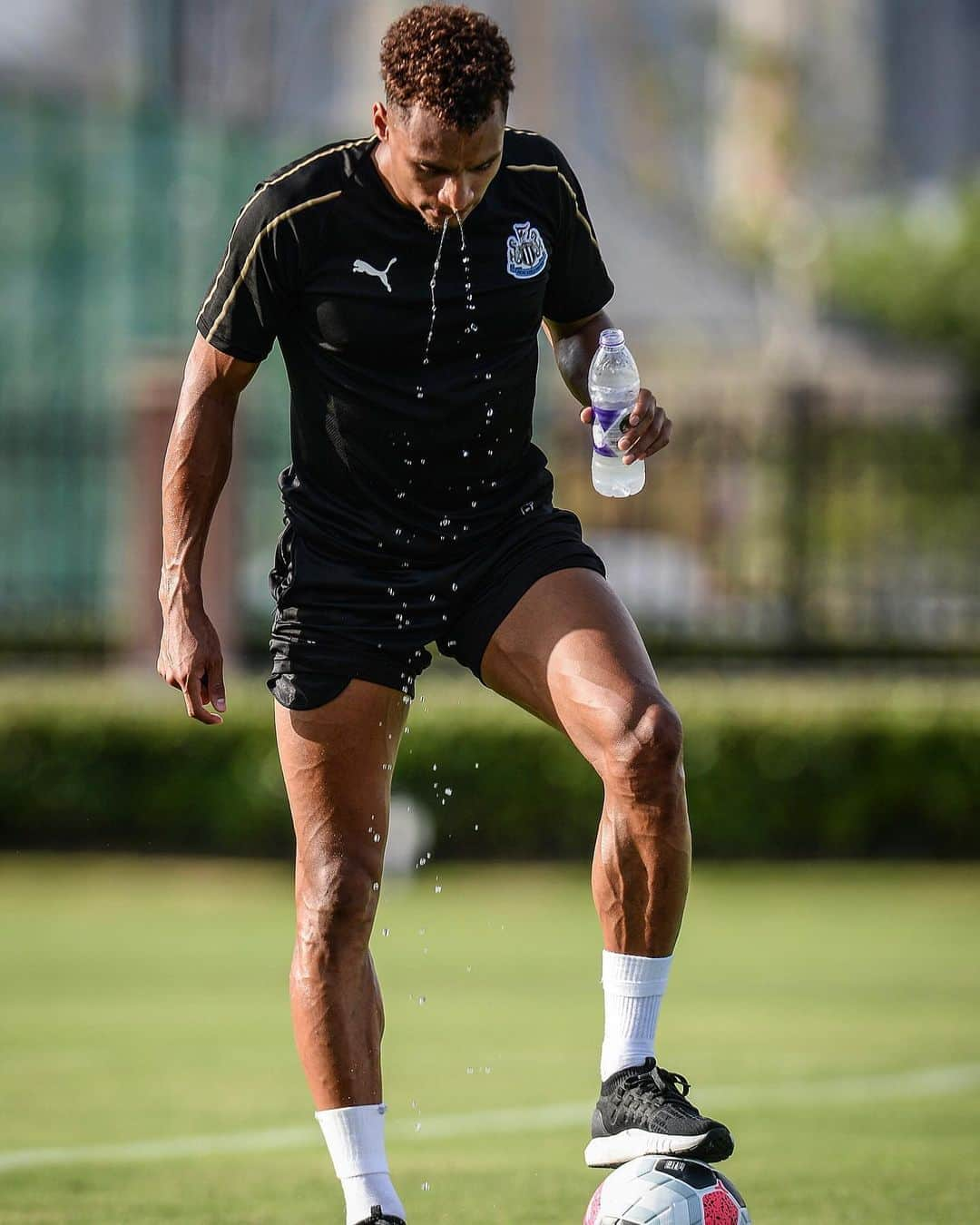 ジェイコブ・マーフィーさんのインスタグラム写真 - (ジェイコブ・マーフィーInstagram)「Another scorcher in 🇨🇳 😤 pushing harder each day with the lads ! ⚫️⚪️ • • • 📸| @iamserenataylor」7月19日 1時18分 - jacobmurphy95