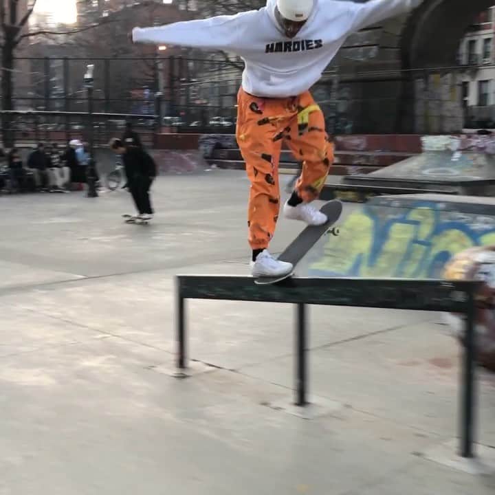 スラッシャーのインスタグラム：「Congrats on the new @adidasskateboarding shoe @enwhytj」