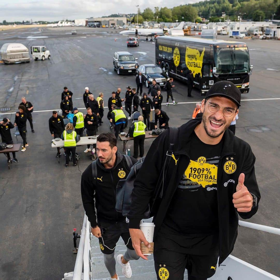 ボルシア・ドルトムントさんのインスタグラム写真 - (ボルシア・ドルトムントInstagram)「🛫 Next stop: South Bend! 📍 #bvbusa #bvb #usa #🇺🇸#borussiadortmund #matshummels #julianbrandt #axelwitsel」7月19日 1時30分 - bvb09