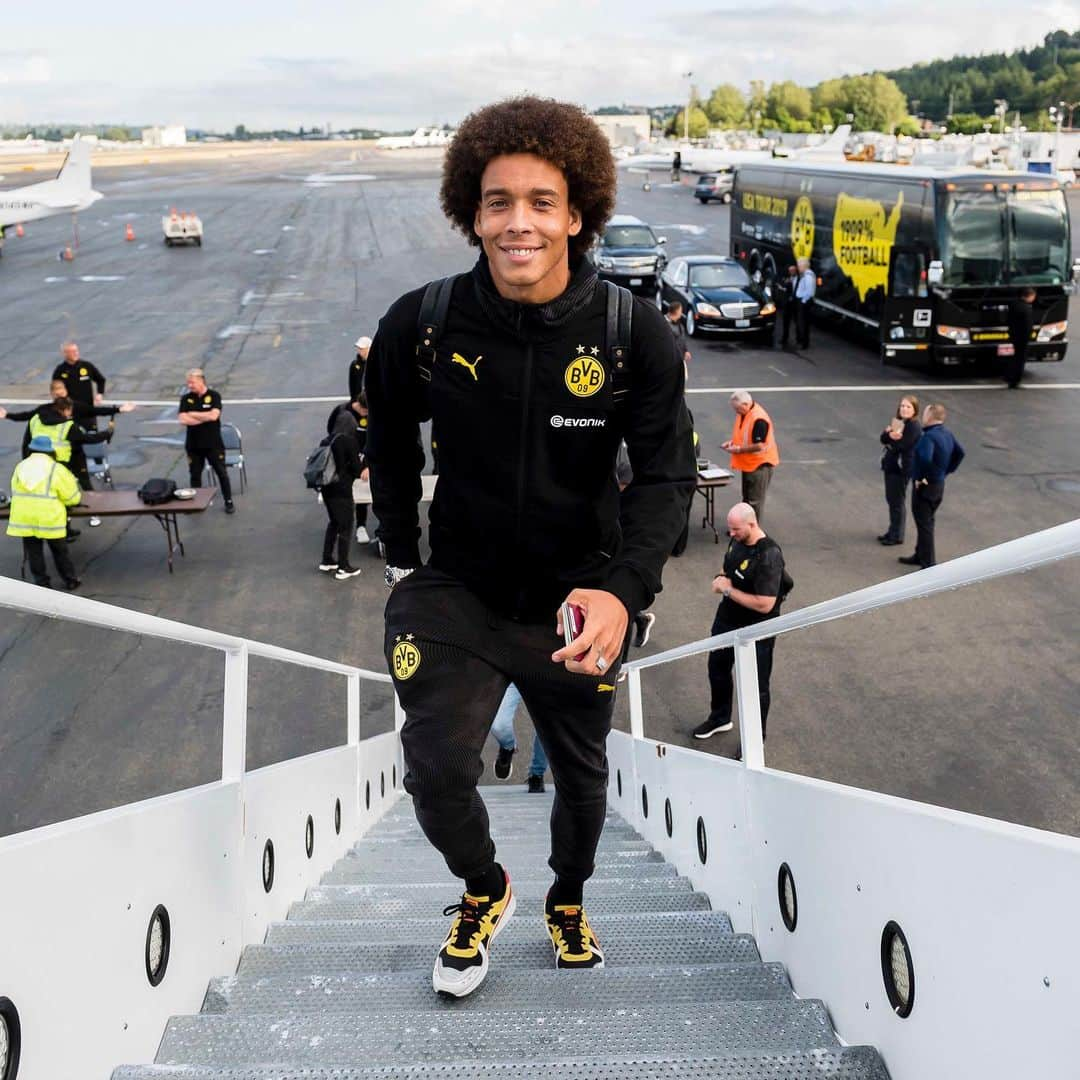 ボルシア・ドルトムントさんのインスタグラム写真 - (ボルシア・ドルトムントInstagram)「🛫 Next stop: South Bend! 📍 #bvbusa #bvb #usa #🇺🇸#borussiadortmund #matshummels #julianbrandt #axelwitsel」7月19日 1時30分 - bvb09