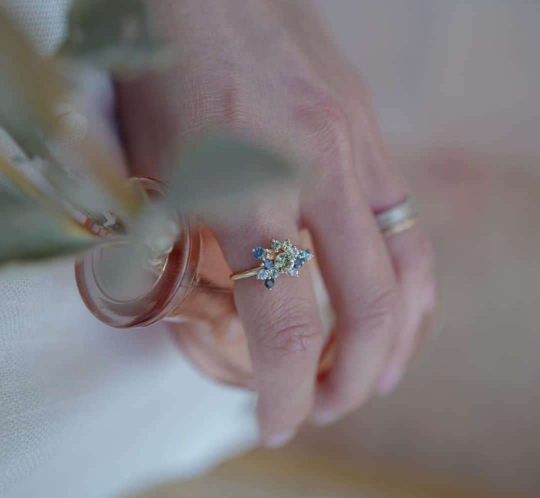 ニッキー・リードさんのインスタグラム写真 - (ニッキー・リードInstagram)「Orange sapphires in this dreamy cluster hand-selected and hand-crafted in our downtown Los Angeles studio using recycled gold. This piece is currently at our Good Things @1hotels location #bayouwithlove」7月19日 1時41分 - nikkireed