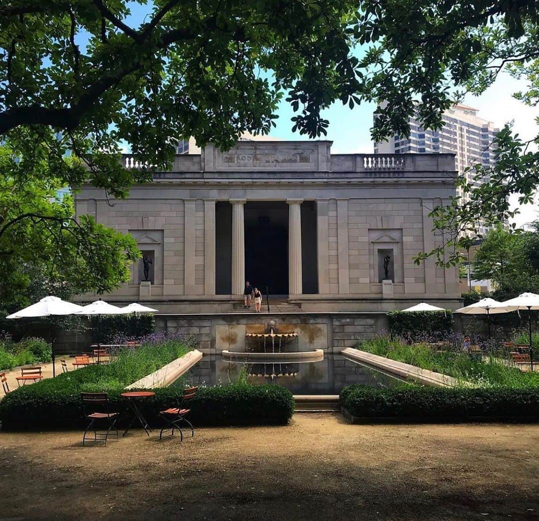 フィラデルフィア美術館さんのインスタグラム写真 - (フィラデルフィア美術館Instagram)「With the weather looking like rain tonight, the #RodinMuseum Garden Bar will be closed. 🌧 • #repost 📷 by @kellyannmcgowan」7月19日 1時47分 - philamuseum