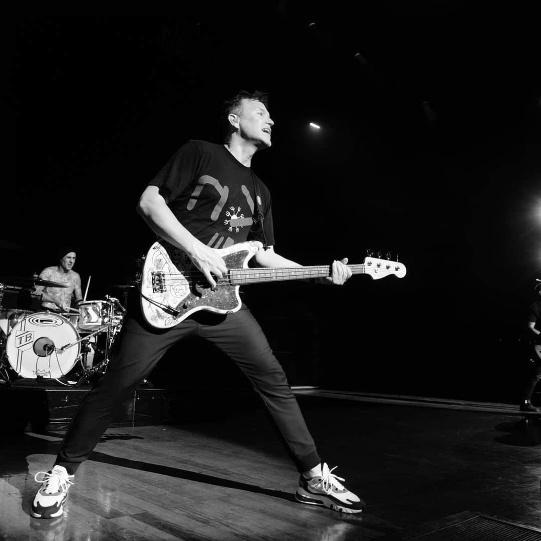 blink-182さんのインスタグラム写真 - (blink-182Instagram)「Rain or Shine Cuyahoga Falls we still had a great time. You guys know what’s good. ☠️⛈☠️ @blossommusicctr 📸 @adamdegross」7月19日 1時48分 - blink182