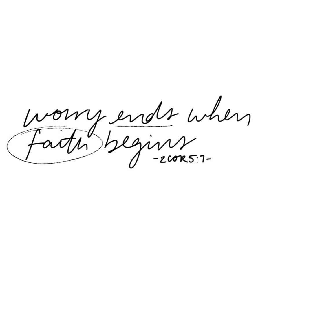 サマンサ・ドロークのインスタグラム：「Remember: When we know His word, obey His word, speak His word, and live it. We broaden our knowledge and understanding of His grace and faithfulness. This is the foundation of choosing faith over fear! #remember」