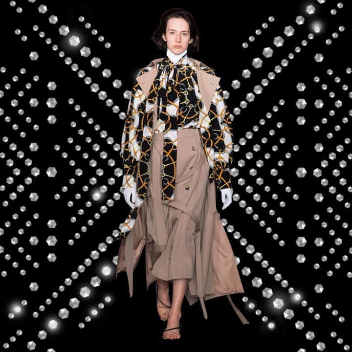 Saks Fifth Avenueのインスタグラム：「RUNWAY TO REALITY: Inspired by his rebellious teen years, @rokhofficial’s Creative Director Rok Hwang brought chain-link prints and spliced paisley to the runway. Pre-Order @rokhofficial’s Fall 2019 collection now, at Saks. #SaksStyle」