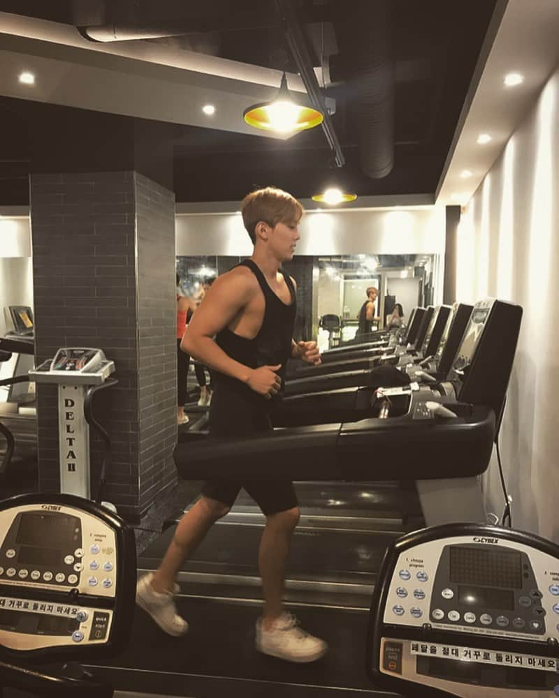 ジョンギュンのインスタグラム：「#🏃🏽‍♂️🏋🏽‍♂️」