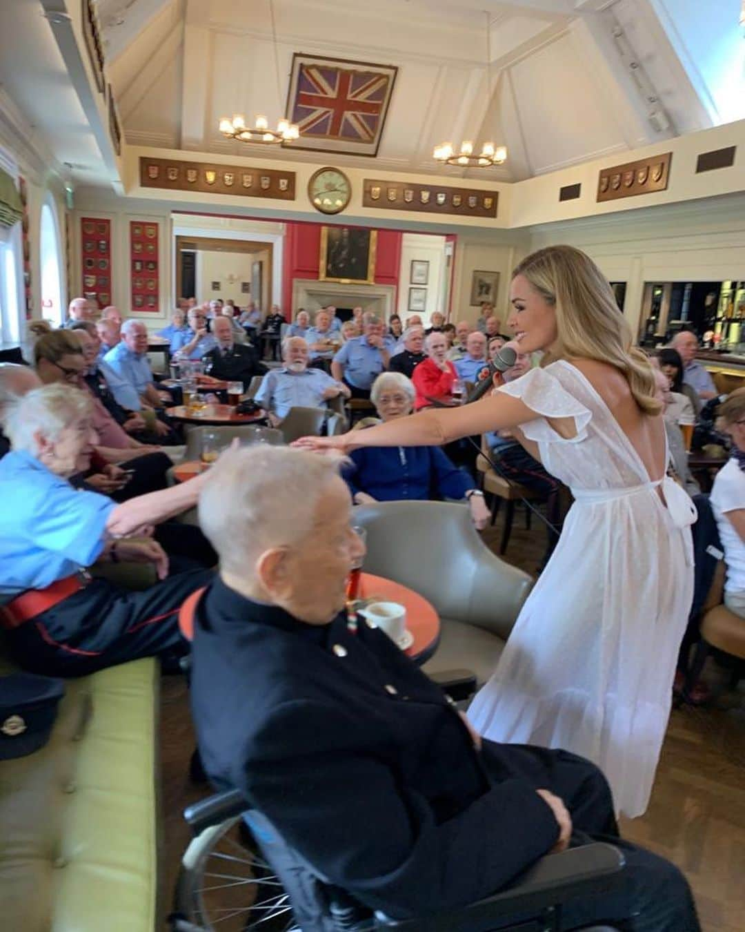 キャサリン・ジェンキンスさんのインスタグラム写真 - (キャサリン・ジェンキンスInstagram)「A lovely afternoon singing for my friends the Chelsea Pensioners at the Royal Hospital! #Charity #veterans Go to my Facebook for a video of the concert x」7月19日 2時21分 - katherinejenkinsobe