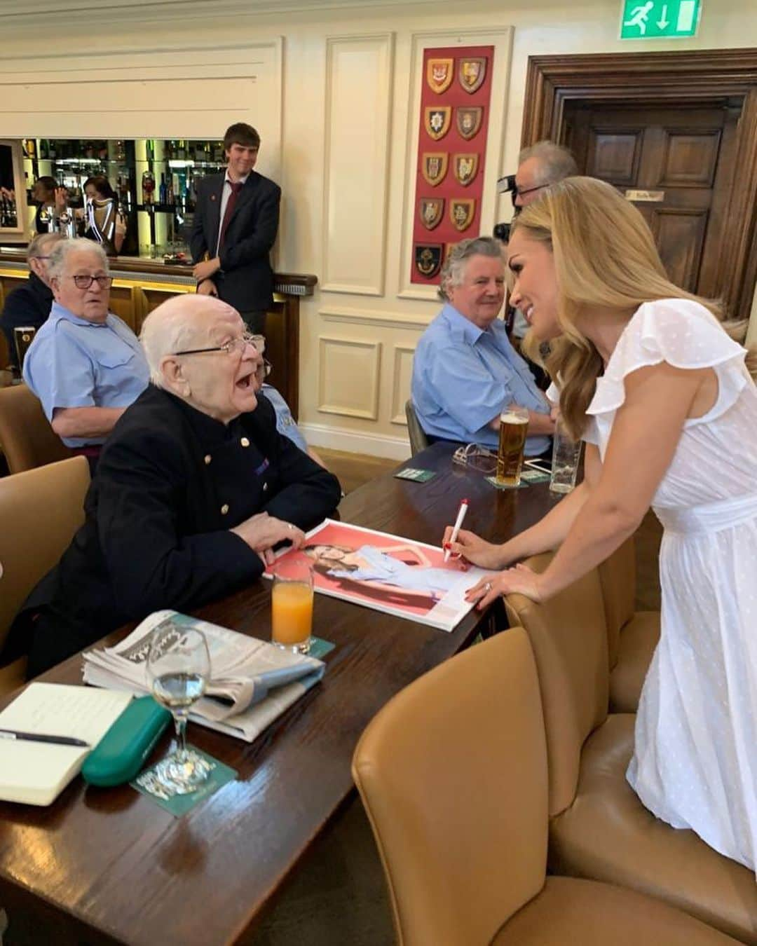 キャサリン・ジェンキンスさんのインスタグラム写真 - (キャサリン・ジェンキンスInstagram)「A lovely afternoon singing for my friends the Chelsea Pensioners at the Royal Hospital! #Charity #veterans Go to my Facebook for a video of the concert x」7月19日 2時21分 - katherinejenkinsobe