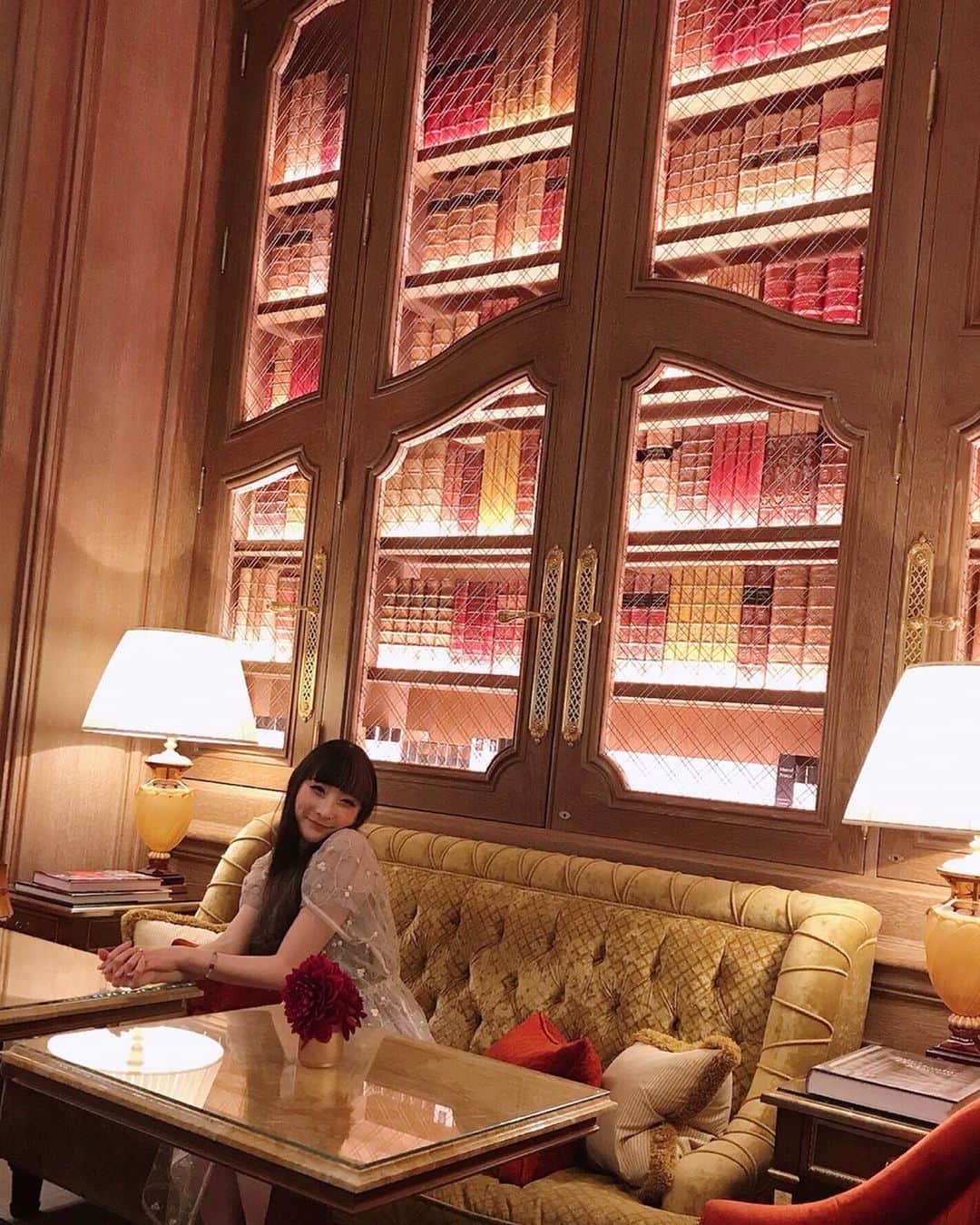 RinRinさんのインスタグラム写真 - (RinRinInstagram)「When I used to work at Ladurée... Lol there wouldn’t be anything to sell anymore, I’d take them all! . Fully enjoying myself in Paris right after the tea party~ work hard play hard😬💕 . ② pretending I totally belong in Ritz Paris~ living the glam life✨✨✨ ③ stealing this amazing handmade ice cream~🍦 ④〜⑥ ran over to see the Eiffel Tower light up~✨✨✨ ⑦ finally got to see Crazy Horse~ amazing! . It’s nice the sun doesn’t set until waaay late or else my body would have shut down😂😂😂 . . ① ラデュレで働いてる〜😬 ② Ritz パリの中素敵すぎる✨ ③ ハンドメイドのアイス🍦！ ④〜⑥ エッフェル塔✨ ⑦ クレージーホースのショーやっと見てきた！ (友達が今パリで日本語でプライベートツアーやってるよぉ！👉🏻 @osusumeparis ) . . #ootd  Onepiece: gift from @periosan 🎁 . . 👉🏻 #rinrininparis . . #rinrindoll  #paris #eiffeltower #laduree #ladureeparis #crazyhorse #ファッション #旅行 #夏 #おしゃれ #コーデ #撮影 #モデル #今日のコーデ #パリ #ラデュレ #エッフェル塔 #クレージーホース」7月19日 2時29分 - rinrindoll