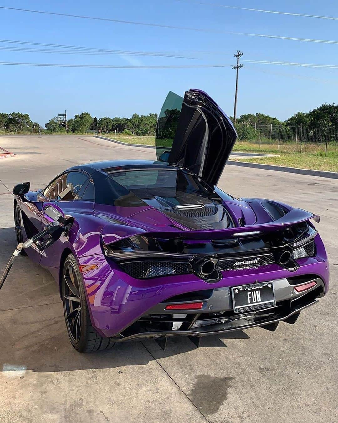 CARLiFESTYLEさんのインスタグラム写真 - (CARLiFESTYLEInstagram)「What do you think of this purple 720s? Owner @supercarsteven #carlifestyle」7月19日 2時37分 - carlifestyle