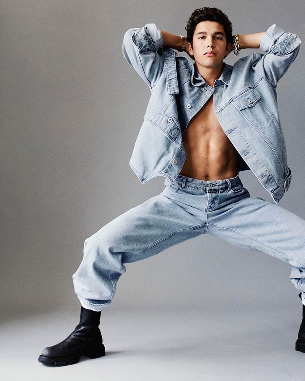 IMG Modelsさんのインスタグラム写真 - (IMG ModelsInstagram)「Moves. 👖 #AustinMahone (@austinmahone) stars in the latest @wonderlandmag. #📷 @paulscala #👔 @iannxo #👦🏻 #IMGstars」7月19日 2時37分 - imgmodels