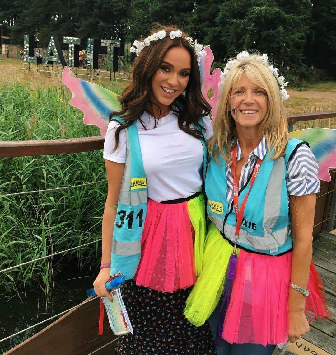 ヴィッキー・パティソンさんのインスタグラム写真 - (ヴィッキー・パティソンInstagram)「What a wonderful afternoon we’ve spent at @latitudefest with my favourite pixie @mammypatto!!! Huge THANKYOU to the wonderful @thismorning team for sending my mam to her first ever festival!! She’s having a ball!! Our entire @latitudefest experience will be shown on @thismorning very soon!! Can’t wait for you beautiful lot to see it!! 😍」7月19日 2時50分 - vickypattison