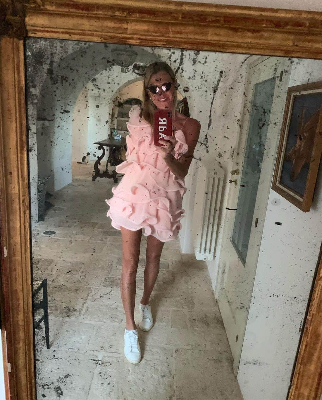 アンナ・デッロ・ルッソさんのインスタグラム写真 - (アンナ・デッロ・ルッソInstagram)「Going out tonight 🌸」7月19日 2時56分 - annadellorusso