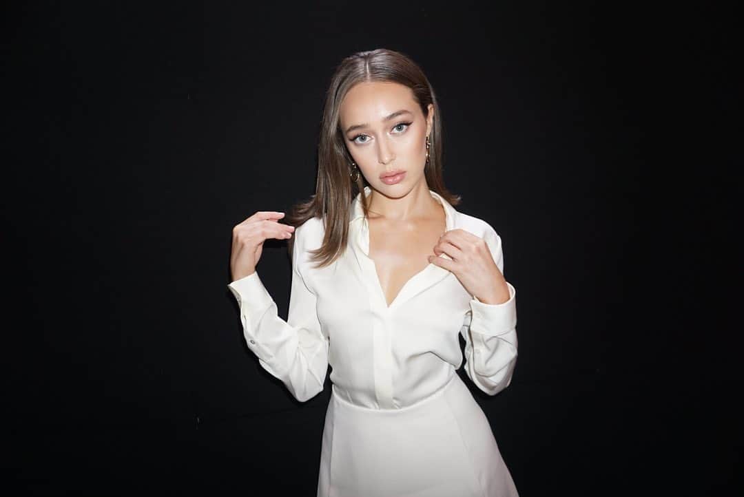 アリシア・デブナム・キャリーのインスタグラム：「Annual comic con glam tour ✨ @jennakristina @bobbyeliot @sweetbabyjamie  @feartwd #sdcc」