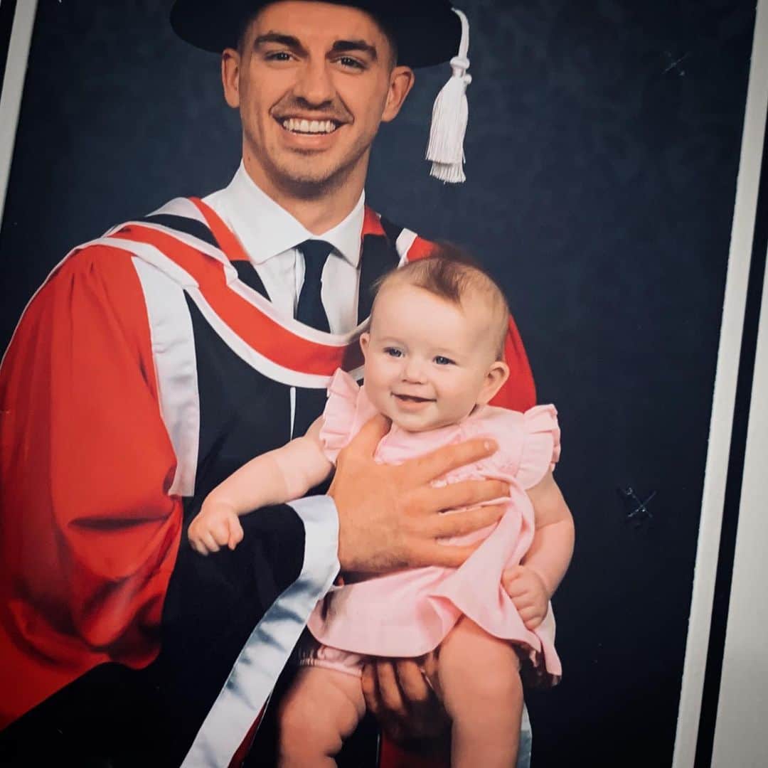マックス・ウィットロックのインスタグラム：「A huge thank you to @uniessex for recognising my achievements and awarding me with my honorary degree today! An amazing day! Congrats to everyone who achieved their degree 🎓」
