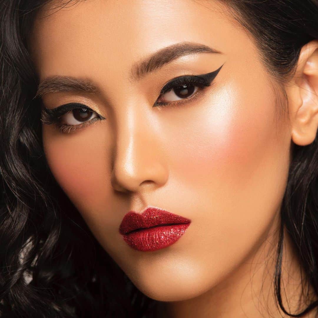 メイクアップアートコスメティックスさんのインスタグラム写真 - (メイクアップアートコスメティックスInstagram)「Indonesian beauty – now more extra thanks to our new official account, @maccosmeticsid. Stop by. Say hi. 🇮🇩 Makeup by @bayoekesyah_mac and modeled by @athika_anggraeni. . . . Products used:  EYES Prep + Prime 24-Hour Extend Eye Base Eye Shadow in Espresso  Brushstroke 24-Hour Liner in Brushblack LIPS Matte Lipstick in Russian Red Glitter in Ruby FACE Studio Fix Fluid SPF 15 Studio Fix Powder Plus Foundation Studio Fix Perfecting Powder Powder Blush in Fleur Power Mineralize Skinfinish in Soft & Gentle Fix+」7月19日 3時24分 - maccosmetics