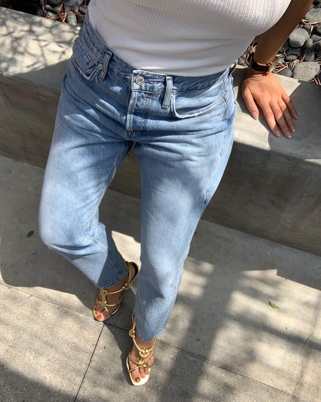 オレーシャ・ルーリンさんのインスタグラム写真 - (オレーシャ・ルーリンInstagram)「Yes they’re organic #agoldejeans . . . .  AGOLDE Jeans Fall 19’ organic jeans collection. Yes please. Comfortable and fit beautifully. Eco is the new standard. . . . *gifted items tagged」7月19日 3時48分 - olesyarulin
